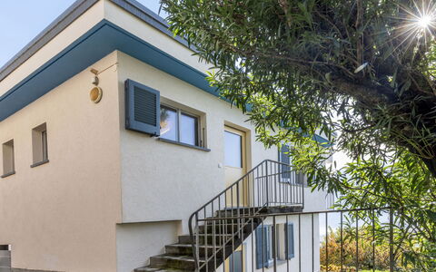 Egner- Apt.panorama: Plant, Building, Property, Window, Sky, Stairs, House, Tree, Wall