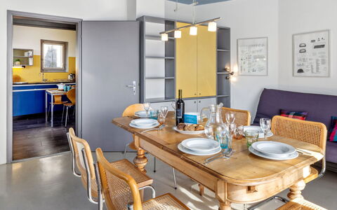Egner- Apt.panorama: Table, Furniture, Property, Chair, Tableware, Wood, Interior Design, Kitchen & Dining Room Table, Couch, Picture Frame
