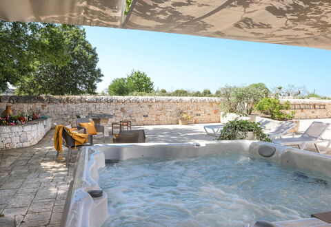 Country Trullo Rosso With Jacuzzi Alberobello: Water, Property, Sky, Plant, Swimming Pool, Bathtub, Tree, Composite Material, Shade, Leisure