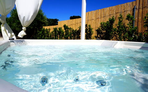 Apartments In Villa Selva, Locorotondo, Puglia: Water, Daytime, Building, Sky, Light, Blue, Swimming Pool, Green, World, Azure