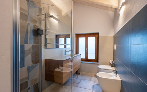 Al Torrione: Mirror, Tap, Plumbing Fixture, Sink, Building, Bathroom, Wood, Interior Design, Flooring