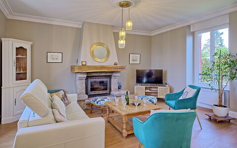 Ty Poulpry: Furniture, Interior Design, Flooring, Wall, Floor, Wood, Room, Ceiling, Living Room, Table