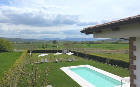 Villa Mariarosaria - Dimora Esclusiva con Piscina: Swimming Pool, Lawn, Garden, Estate, Hacienda, Yard, Farmhouse, Resort, Backyard, Courtyard