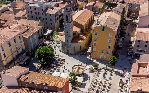 Villa Sallena: Building, City, Window, Town, Urban Area, Public Space, Facade, Neighbourhood, Town Square, Architecture