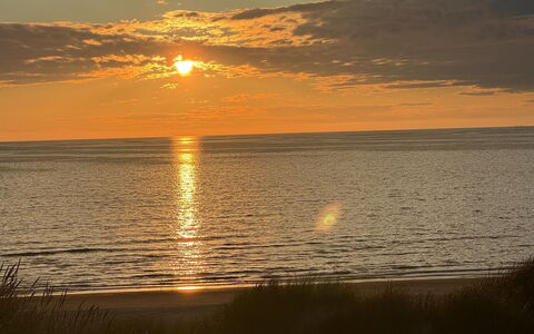 Adrienne - 490M from the Sea: Sun, Water Resources, Water, Horizon, Body Of Water, Sunset, Afterglow, Orange, Yellow, Beach