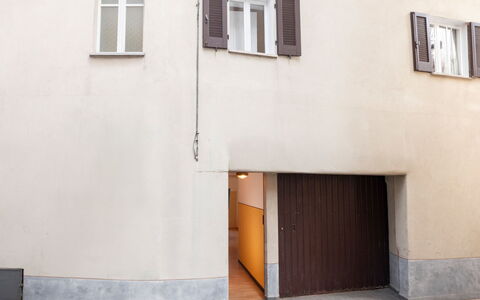 Ines: Window, Building, Wood, Rectangle, Composite Material, Door, Tints And Shades, Facade, Tree