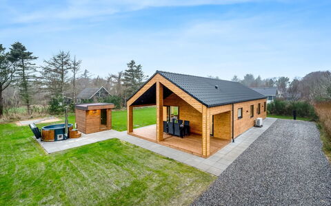 Grimar - 400M to the Fjord: Wood, Home, Porch, Deck, Hardwood, Roof, Wood Stain, Wood Flooring, Eco Hotel