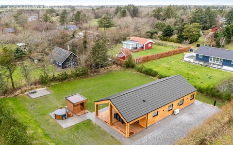 Grimar - 400M to the Fjord: Wood, Home, Porch, Deck, Hardwood, Roof, Wood Stain, Wood Flooring, Eco Hotel