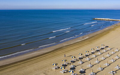Cavallino 111: Water, Sky, Mountain, Azure, Natural Landscape, Cloud, Tree, Lake, Coastal And Oceanic Landforms, Bank
