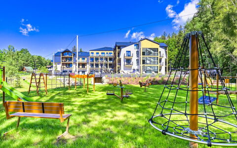 Ostoja Parku Narodowego: Siding, Home, Roof, House, Residential Area, Cottage, Yard, Shade, Backyard, Lawn