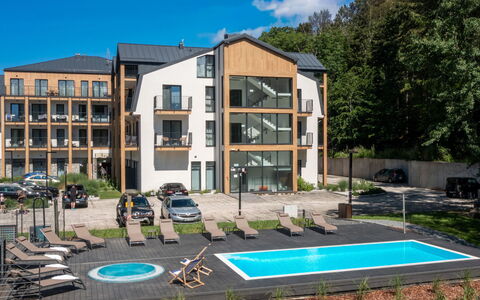 Ostoja Parku Narodowego: Siding, Home, Roof, House, Residential Area, Cottage, Yard, Shade, Backyard, Lawn