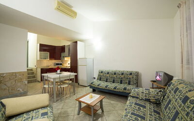 Accommodation:&nbsp;Trilocale Villa 2