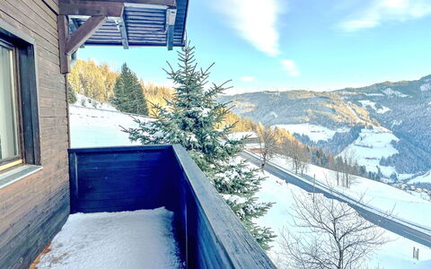 Daniele: Sky, Cloud, Snow, Blue, Building, Window, Tree, Slope, Mountain, Freezing