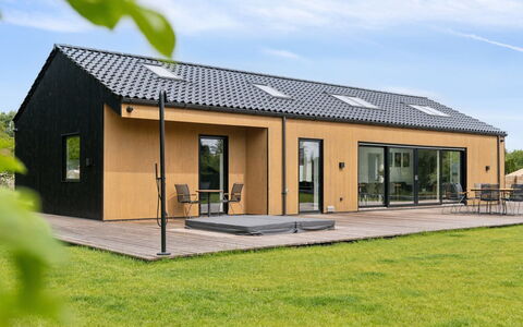 Pauliina - 1.1Km from the Sea