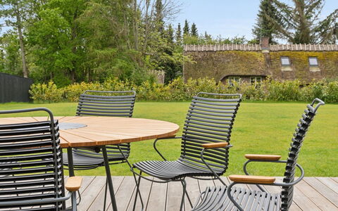 Pauliina - 1.1Km from the Sea: Vegetation, Shrub, Spring, Cottage, Garden, Shade, Backyard, Yard, Chair
