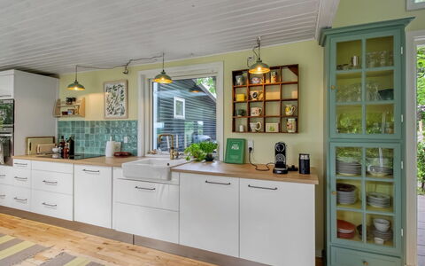 Mielikki - 2Km from the Sea: Kitchen, Cabinetry, Interior Design, Countertop, Furniture, Kitchen Appliance, Wood, Flooring, Major Appliance, Ceiling
