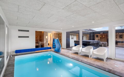 Hana - 1.8Km from the Sea: Estate, Shade, Driveway, Farmhouse
