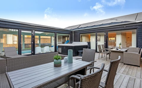Hana - 1.8Km from the Sea: Estate, Shade, Driveway, Farmhouse