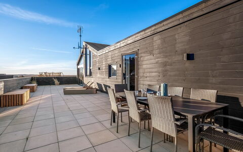 Hana - 1.8Km from the Sea: Estate, Shade, Driveway, Farmhouse