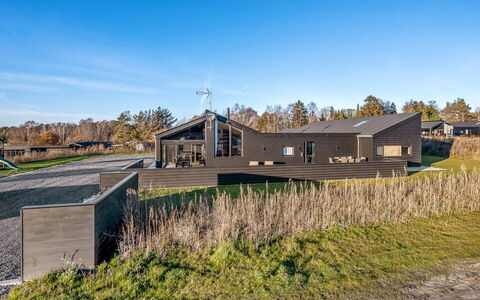 Hana - 1.8Km from the Sea: Estate, Shade, Driveway, Farmhouse