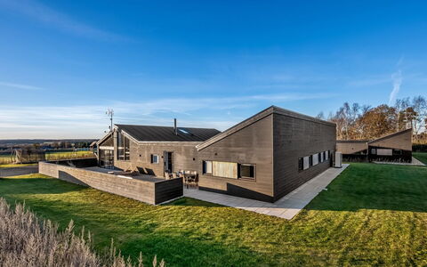 Hana - 1.8Km from the Sea: Estate, Shade, Driveway, Farmhouse