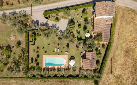 Villa Elena: House, Residential Area, Swimming Pool, Land Lot, Estate, Human Settlement, Home, Farmhouse, Hacienda