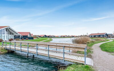 Dyke - 1.5Km from the Sea