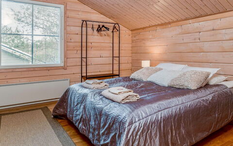 Rukan Tunturituuli: Wood, Interior Design, Ceiling, Home, Bedroom, Floor, Wood Flooring, Bed, Hardwood, Bedding