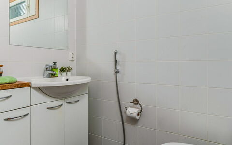 Rukan Tunturituuli: Plumbing Fixture, Bathroom, Interior Design, Flooring, Sink, Bathroom Sink, Tap, Floor, Plumbing, Toilet