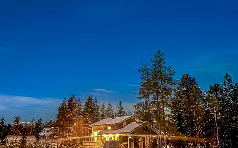 Rukan Tunturituuli: Sky, Winter, Branch, Tree, Snow, House, Home, Cottage, Roof, Freezing