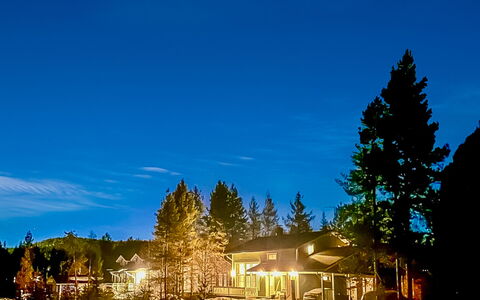 Rukan Tunturituuli: Tree, Nature, Branch, House, Landscape, Home, Cottage, Evening, Larch, Winter