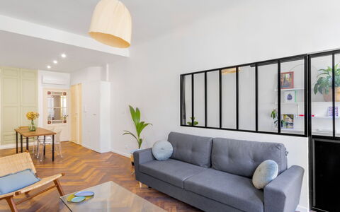 Lafayette: Plant, Sky, Cloud, Building, Window, Land Lot, Interior Design, Urban Design, Residential Area