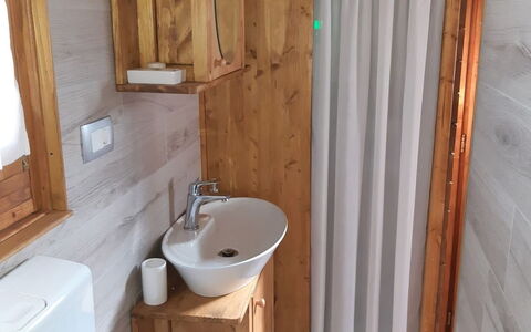 Casa Robinson Nature, Wifi, Istria, Croazia: Wood, Flooring, Floor, Room, Wood Stain, Plumbing Fixture, Bathroom Sink, Hardwood, Sink, Plank