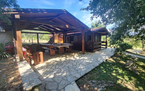 Casa Robinson Nature, Wifi, Istria, Croazia: Wood, Shade, Cottage, Outdoor Structure, Garden Buildings, Backyard, Hardwood, Log Cabin, Yard, Wood Stain