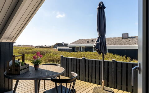 Mimi - 120M from the Sea: Wood, Architecture, Home, Roof, Hardwood, Shade, Porch, Siding, Plank, Estate