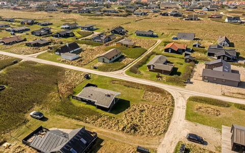 Mimi - 120M from the Sea: Plain, Residential Area, Landscape, Land Lot, Roof, Human Settlement, Field, Rural Area, Aerial Photography, Suburb