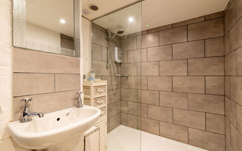 Piskey Cottage: Bathroom, Flooring, Plumbing Fixture, Wall, Floor, Interior Design, Toilet, Plumbing, Sink, Tap
