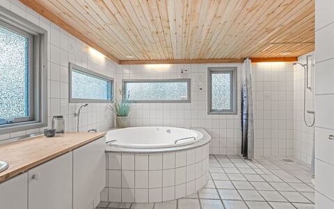 Gjorgjija - 50M from the Sea: Flooring, Interior Design, Wall, Plumbing Fixture, Floor, Wood, Ceiling, Bathroom, Plumbing, Light Fixture