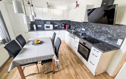 Schieder-Schwalenberg 100: Kitchen, Flooring, Furniture, Wood, Kitchen Appliance, Floor, Countertop, Interior Design, Major Appliance, Home