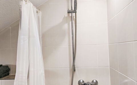 Schieder-Schwalenberg 100: Bathroom, Plumbing Fixture, Flooring, Shower, Floor, Shower Head, Plumbing, Shower Panel, Shower Bar, Tile