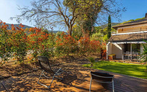 Les Terrasses de Cavalière Ii: Leaf, Shade, Garden, Sunlight, Landscaping, Backyard, Yard, Eco Hotel, Outdoor Furniture, Farmhouse