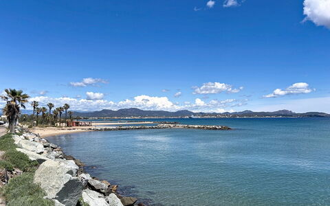 Azur Cottages: Water, Body Of Water, Water Resources, Coast, Coastal And Oceanic Landforms, Beach, Sea, Shore, Bank, Ocean