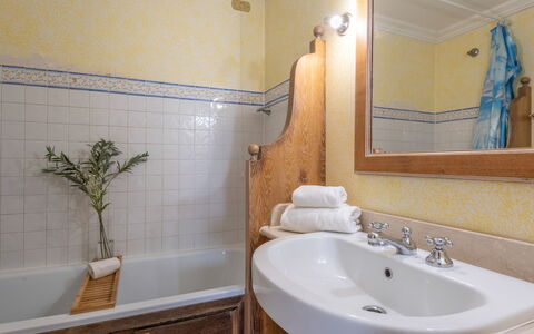 Villetta Mare Blu With Pool, Country Village, Stin: Bathroom, Bathroom Sink, Plumbing Fixture, Wall, Interior Design, Sink, Flooring, Tap, Mirror, Floor