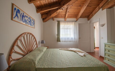 Villetta Mare Blu With Pool, Country Village, Stin: Bed, Interior Design, Furniture, Bedroom, Bed Sheet, Bedding, Wood, Ceiling, Flooring, Linens