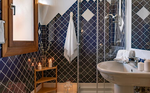 Casa D'orso Green Village Sardegna: Plumbing Fixture, Property, Tap, Sink, Building, Wood, Interior Design, Purple, Lighting, Architecture