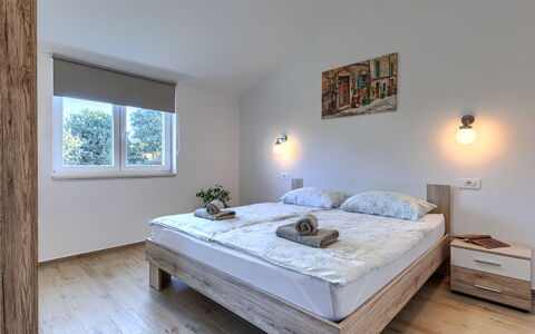 Fameja: Bed, Furniture, Interior Design, Bedroom, Flooring, Wood, Floor, Ceiling, Room, Bedding