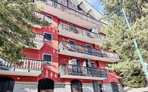 Casa Rossa: Apartment, Neighbourhood, Residential Area, Condominium, Balcony, Hotel