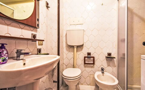 Casa Rossa: Floor, Apartment, Hotel, Plumbing Fixture, Plumbing, Bathroom, Toilet