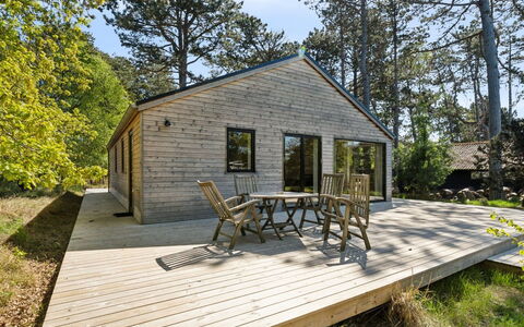 Dagino - 200M from the Sea: Vegetation, Shrub, Spring, Cottage, Garden, Shade, Backyard, Yard, Chair