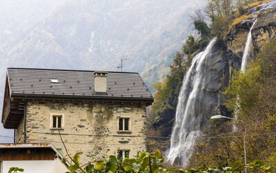 Borgonuovo Waterfall'S House
